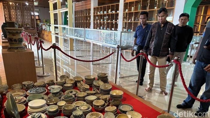 Koleksi di Museum Linggam Cahaya, Lingga, Kepri. (Alamudin Hamapu/detikSumut)