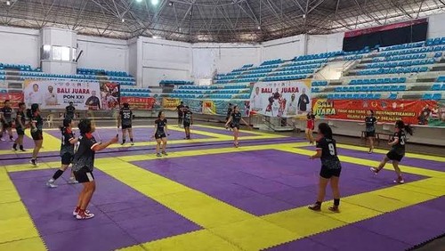 Latihan atlet Kabaddi PON Bali di GOR Lila Bhuana, Denpasar beberapa waktu lalu.