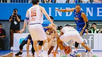 Sedangkan Pelita Jaya yang dikomandoi Johannis Winar atau yang kerap disapa Coach Ahang, diperkuat Brandon Jawato, Muhamad Arighi, Anthony Beane Jr, K.J McDaniels, dan James Dickey, sebagai starting five.