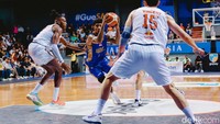 Pertandingan tersebut berlangsung super ketat. Bagaimana tidak, Satria Muda dan Pelita Jaya harus melanjutkan laga ke babak overtime setelah imbang 72-72 hingga kuarter empat.  