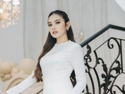 7 Foto Mahalini di Akikah Baby Selina, Baru Lahiran Sudah Langsing