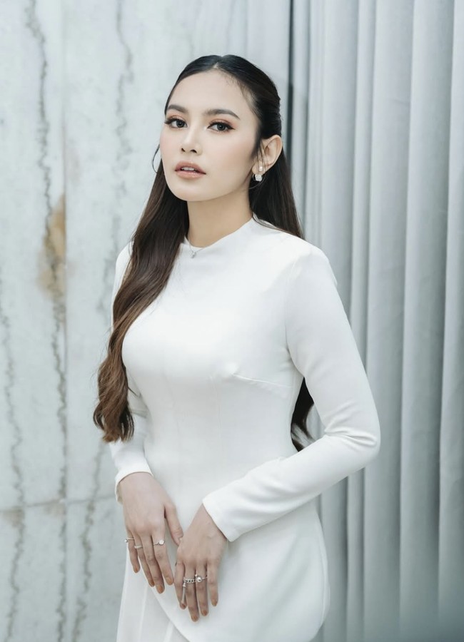 Salah satu hal yang paling banyak dibicarakan netizen belakangan ini adalah penampilan Mahalini. Baru beberapa minggu melahirkan, tubuhnya sudah kembali langsing seperti sebelum hamil.  Foto: dok. Instagram @mahaliniraharja