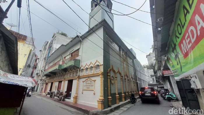 Masjid Al Mussawa atau kerap disebabkan Masjid Arab di Kota Medan