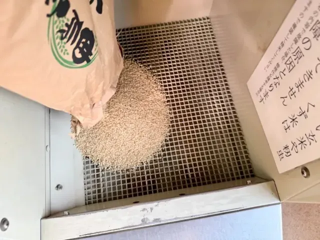 mesin poles beras di Jepang mirip vending machine