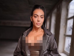 6 Gaya Georgina Rodriguez di Frot Row Paris Fashion Week, Seksi Pakai Korset