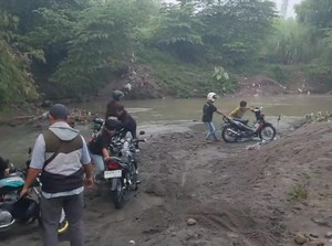 Hindari Kejaran Polisi, 5 Pebalap Liar di Mojokerto Nyemplung Sungai