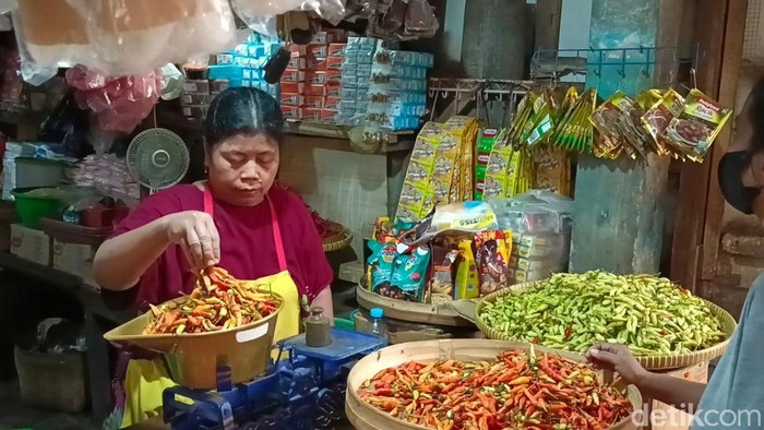 Pedagang cabai di pasar Bojonegoro.