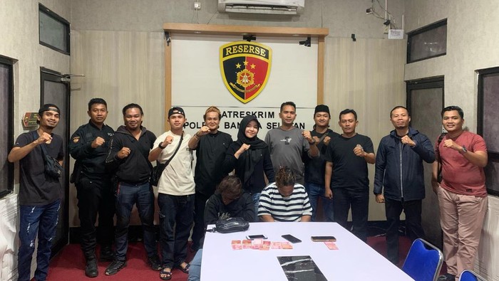 Pelaku dan barang bukti saat diamankan