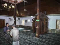 Penampakan Masjid Tertua di Pekalongan, Punya Al-Quran Raksasa
