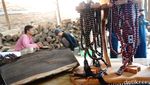 Melihat Pembuatan Tasbih Gaharu di Jombang