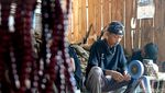 Melihat Pembuatan Tasbih Gaharu di Jombang