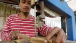 Melihat Pembuatan Tasbih Gaharu di Jombang