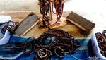 Melihat Pembuatan Tasbih Gaharu di Jombang