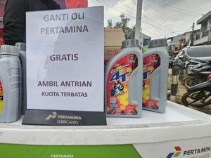 Pertamina Ganti Oli Gratis buat Motor Korban Banjir di Bekasi hingga Cisarua
