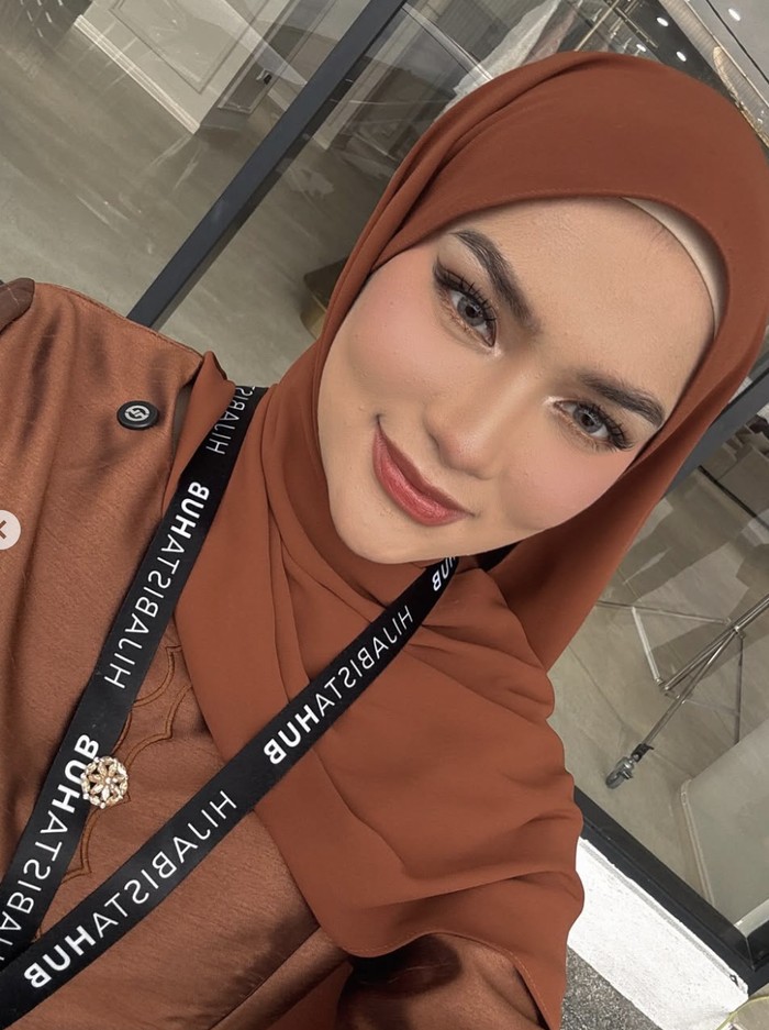 Pesona Davina Karamoy Saat Makan Ramen dan Santap di Resto Mewah Pesona Davina Karamoy Saat Makan Ramen dan Santap di Resto Mewah