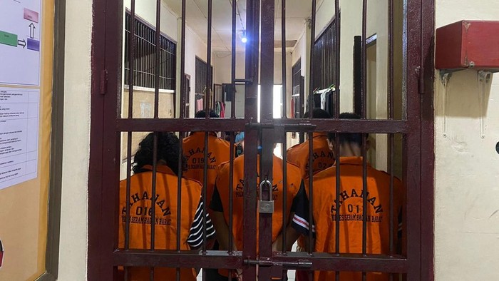Polisi tahan lima tersangka kasus pembunuhan di Seram Bagian Barat, Maluku.