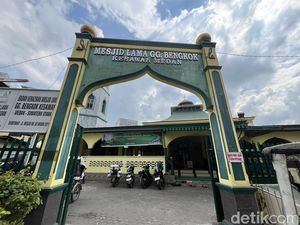 4 Nama di Balik Berdirinya Masjid Lama Gang Bengkok