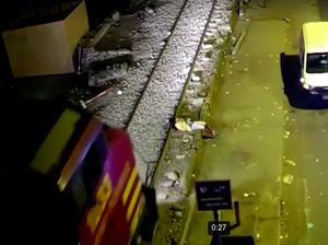 Video: Pria Ini Selamat Usai Ditabrak Kereta Saat Tertidur di Rel