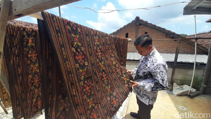Produksi  kain tenun Troso di Desa Troso, Kecamatan Pecangaan, Kabupaten Jepara, Sabtu (8/3/2025).