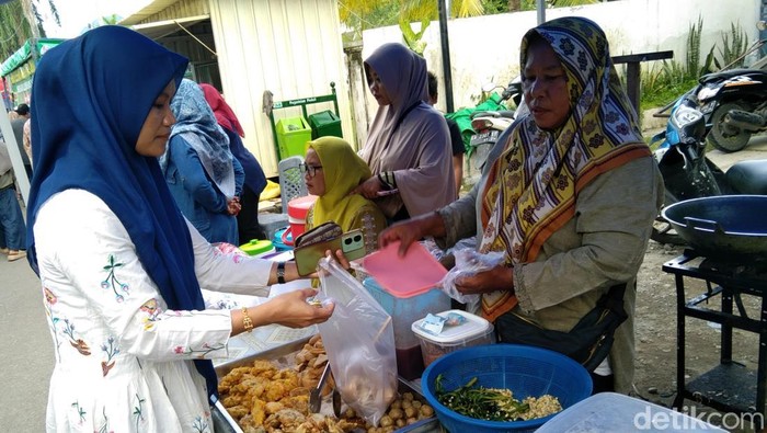 Pusat takjil di Serasuba Kota Bima, NTB.