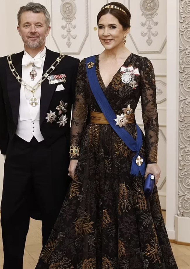 Kemunculan kembali tiara ini menandai sebuah momen bersejarah bagi monarki Denmark, karena selama lebih dari satu abad, perhiasan ini disimpan dalam koleksi pribadi kerajaan dan tidak pernah dikenakan oleh anggota keluarga kerajaan yang lain. Foto: dok. Instagram