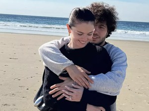 Selena Gomez Bocorin Persiapan Nikah dengan Benny Blanco