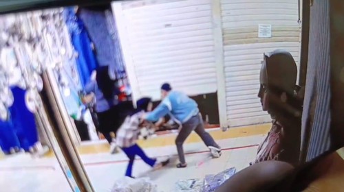 Seorang wanita terluka usai menjadi korban penusukan di sebuah mal di, Tanah Abang, Jakarta Pusat. (dok istimewa)