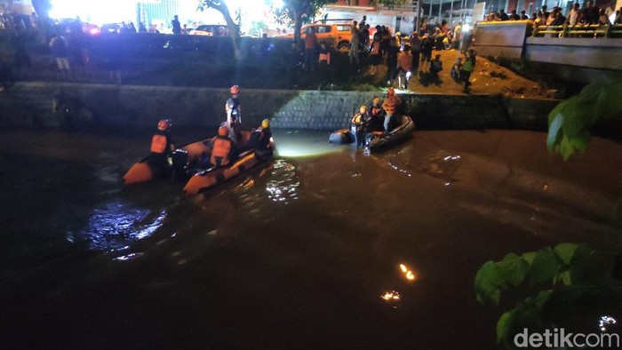 siswa di sidoarjo hilang tenggelam di Sungai Pucang Sidoarjo