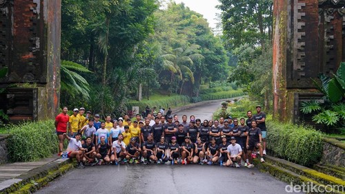 Start pelaksanaan Sunday Run: Road To Padma Run 2025 di Candi Bentar, Ubud, Bali, Minggu (9/3/2025).