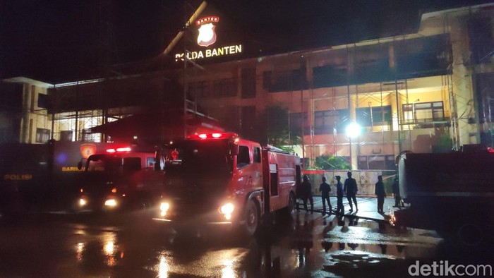 Suasana di Polda Banten usai ruang di lantai 3 sempat terbakar