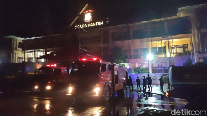 Suasana di Polda Banten usai ruang di lantai 3 sempat terbakar