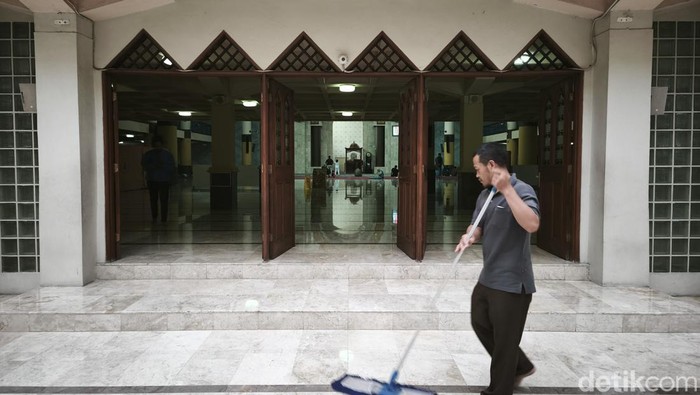 Nasib 23 Pekerja Usai Pencabutan Status Masjid Raya Bandung
