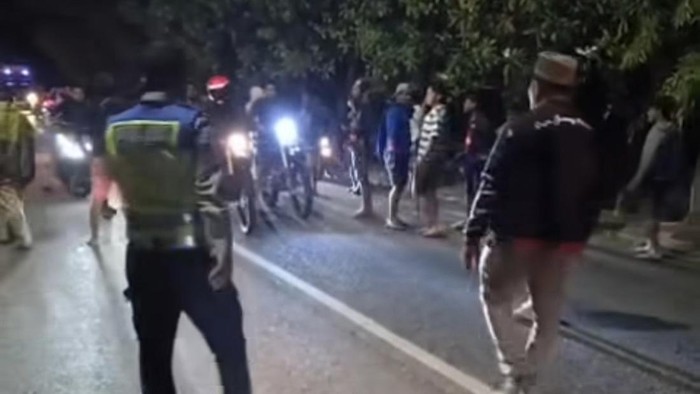 Viral sekelompok pemuda di Sidrap konvoi bawa sajam.