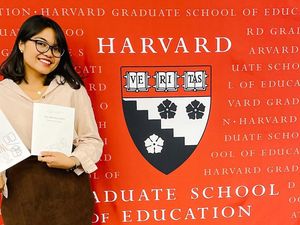 Dibully Saat Kecil, Alumni UI Waitatiri Sukses Bikin Buku yang Jadi Bahan Ajar Harvard