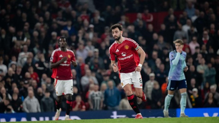 MANCHESTER, ENGLAND - MARCH 09: Bruno Fernandes of Manchester United in action during the Premier League match between Manchester United FC and Arsenal FC at Old Trafford on March 09, 2025 in Manchester, England. (Photo by Ash Donelon/Manchester United via Getty Images)