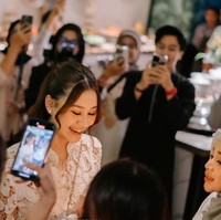 Aaliyah yang saat ini diketahui tengah hamil tampil makin cantik dan menawan. Kenakan riasan natural bernuansa kalem, pesona bumil jadi semakin terpancar. Foto: Instagram/@aaliyah.massaid