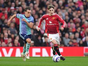 Sengit, Manchester United Vs Arsenal Berakhir 1-1