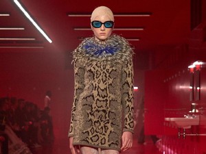Gendernya Sempat Disorot, Anak Naomi Watts Perdana Jadi Model di PFW