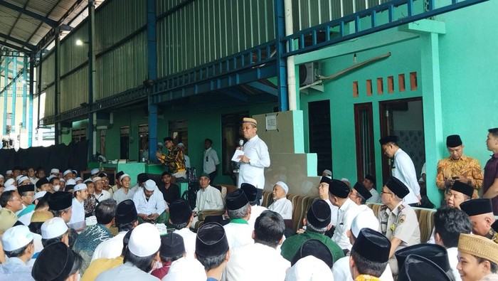 Menteri ESDM Bahlil Lahadalia di Pondok Pesantren Darut Tauhid, Purworejo, Jawa Tengah, Senin (10/3/2025).
