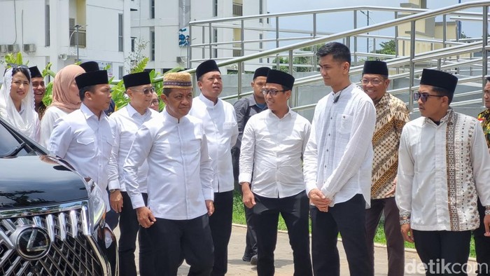 Menteri Energi dan Sumber Daya Mineral (ESDM) RI, Bahlil Lahadalia saat memberikan keterangan di Argorejo, Sedayu, Bantul, Senin (10/3/2025).