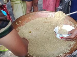 Video: Tradisi Bagi-bagi Bubur Suro untuk Buka Puasa di Palembang