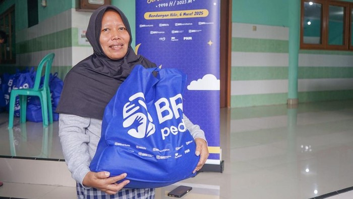 BRI Group Salurkan 100.000 Paket Sembako