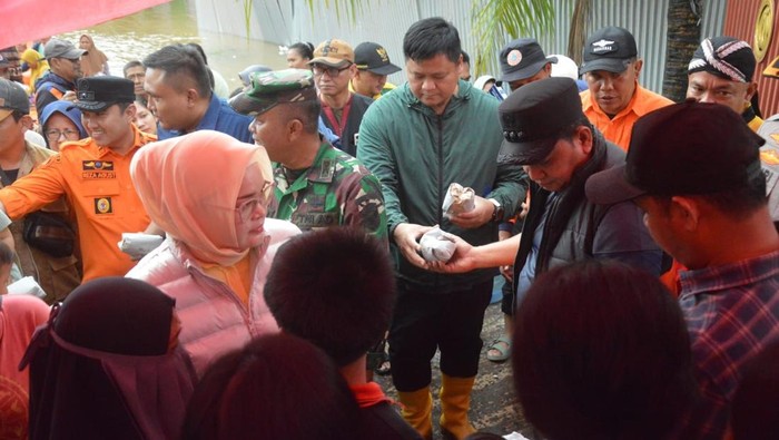 Bupati-wakil bupati, sekda dan pihak terkait tinjau banjir di Banyuasin.
