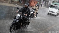 Kepala BNPB Letjen TNI Suharyanto mengatakan operasi modifikasi cuaca (OMC) terpadu akan digelar pada 10-20 Maret. OMC digelar karena pada periode tersebut diprediksi akan terjadi hujan lebat.
