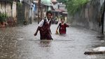 Diguyur Hujan Deras, Jalanan di Pamulang Tangsel Banjir