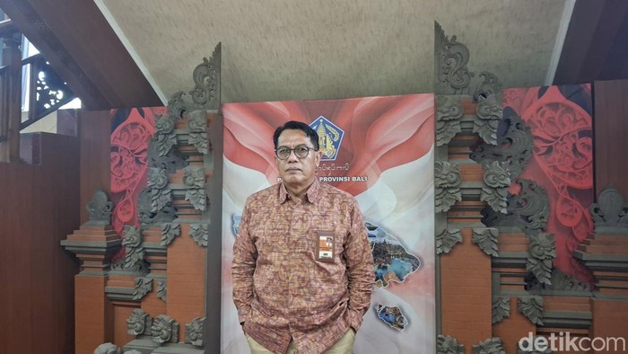 Direktur Utama Jamkrida Bali, I Ketut Widiana Karya, saat ditemui usai RUPS Jamkrida di Wiswa Sabha Utama, Kantor Gubernur Bali, Senin (10/3/2025). (Fabiola Dianira)