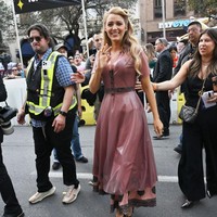 Seperti dikabarkan Variety, seorang pengguna media sosial X mengklaim sebagai satu-satunya demonstran di lokasi tersebut. “Ya, saya satu-satunya pengunjuk rasa Justice For Justin di sini. Saya berhasil merekam Blake Lively dan mewawancarai beberapa orang di kerumunan,” tulisnya. (Foto: Michael Buckner/SXSW Conference & Festivals via Getty Images)