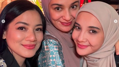 6 Foto Artis Geng Cendol Bukber, Titi Kamal Hingga Nagita Bergaya Modest