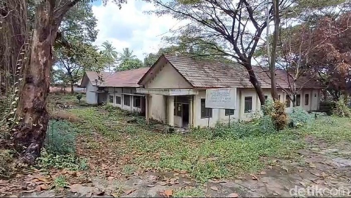 Gedung ek PRAN Palembang, masih ditinggali meski tak terawat lagi.