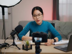 Video: Kemkomdigi Kaji Aturan Sertikasi Influencer Seperti di China